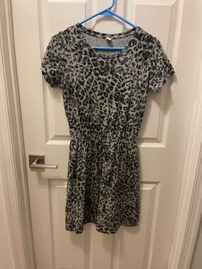Old Navy Gray Leopard-Print Short Sleeve Mini Dress